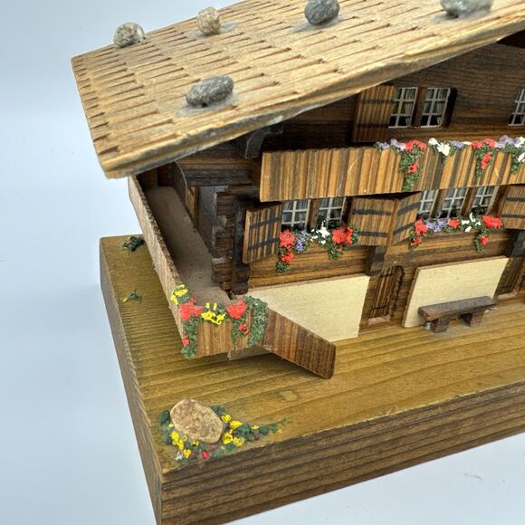 VTG‎ Cuendet SWITZERLAND MUSICAL BOX SHALET “Love Story 7.25"x4.75" WOOD - Picture 4 of 14